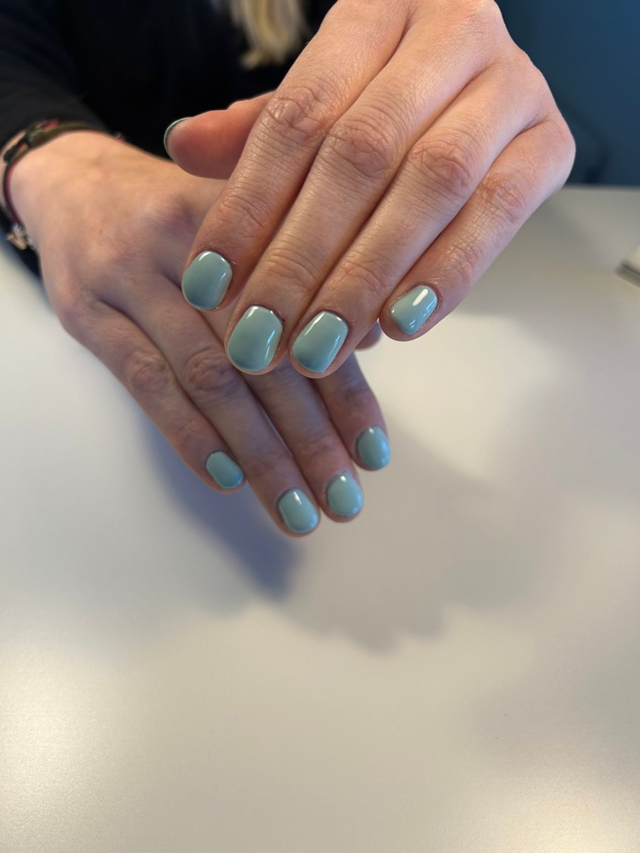 Semi-permanent bleu turquoise, Valentine Institut près de Verviers