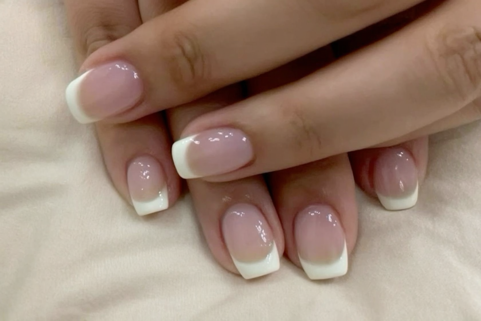 Baby boomer ombré — nail art Institut Valentine Bilstain